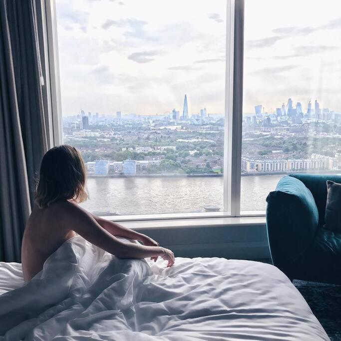 Skyview Waterside City Luxury Apartment London Exterior foto