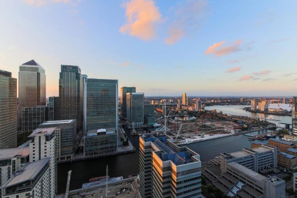 Skyview Waterside City Luxury Apartment London Exterior foto