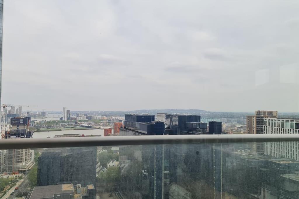 Skyview Waterside City Luxury Apartment London Exterior foto