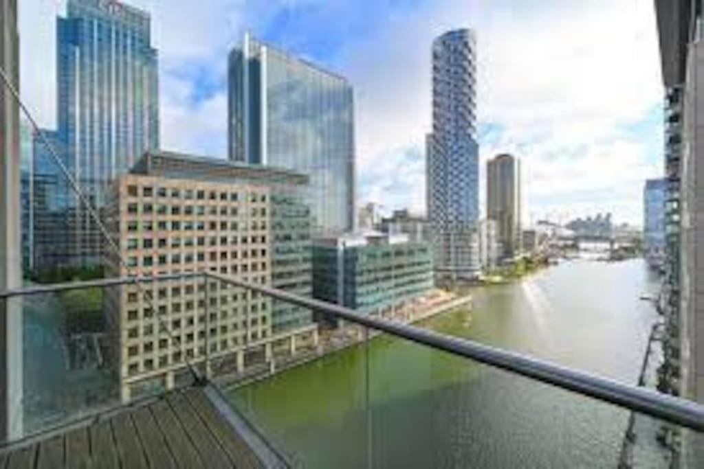 Skyview Waterside City Luxury Apartment London Exterior foto